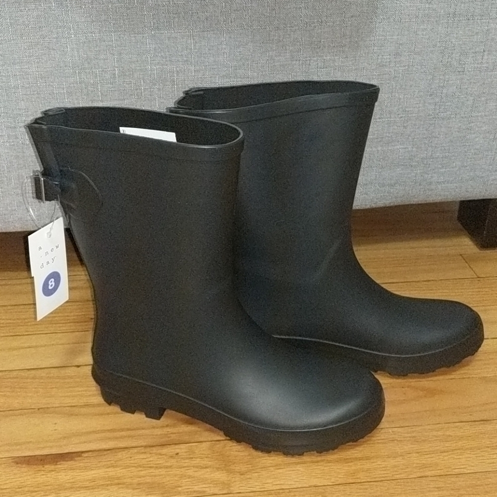 NWT Black Rain Boots